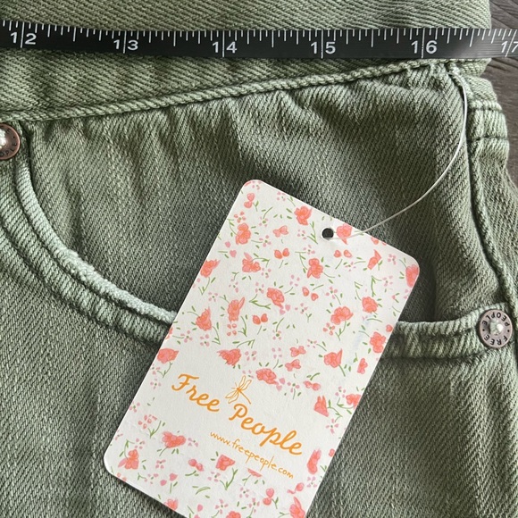 NWT Free people olive green distressed shorts 30 - Picture 4 of 5